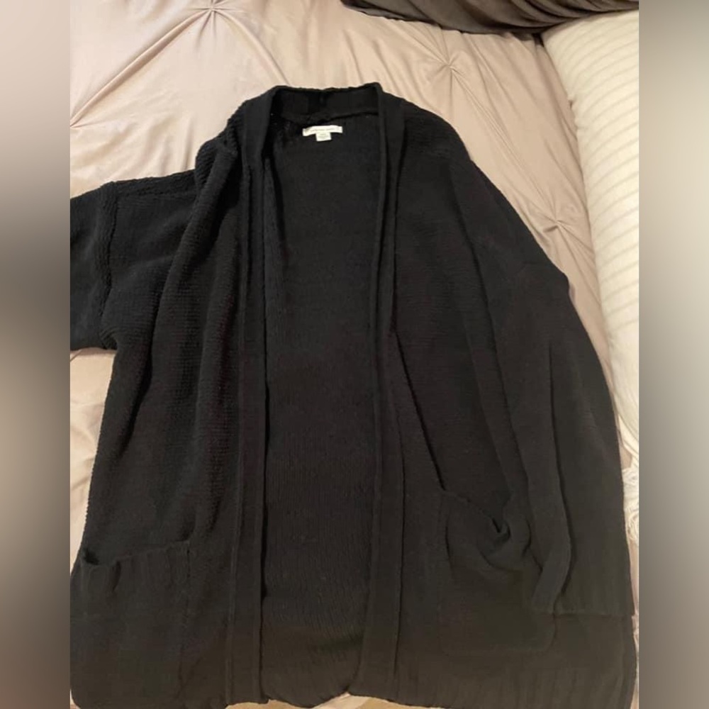 Black medium cardigan from American eagle.